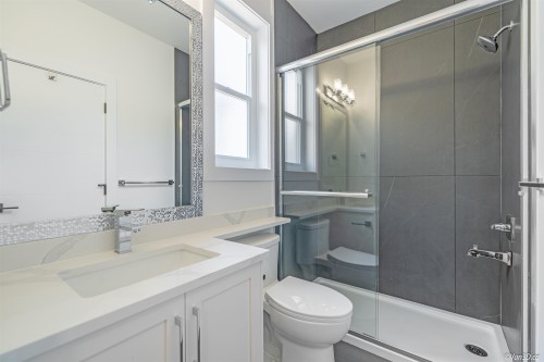 19774 33 Ave, Langley, BC 