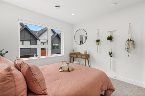 4-1959 165A Street, Surrey, BC 