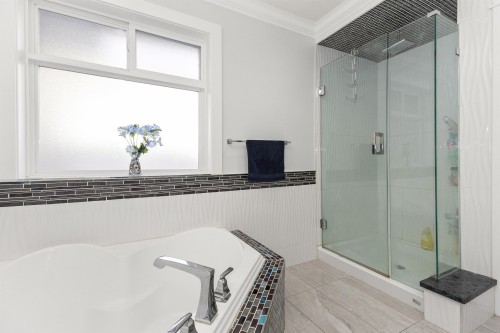 2018 Vinewood Street, Abbotsford, BC 