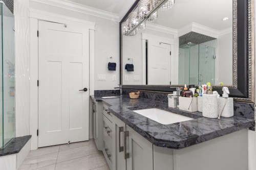 2018 Vinewood Street, Abbotsford, BC 