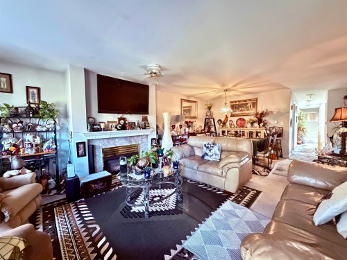 212-9310 King George Highway, Surrey, BC 