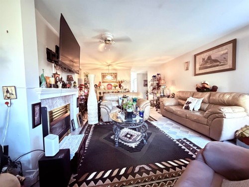 212-9310 King George Highway, Surrey, BC 