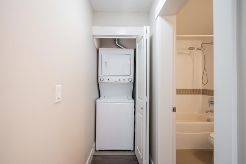 302-5811 177B Street Street, Surrey, BC 