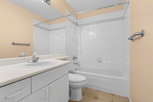 125-8655 King George Boulevard, Surrey, BC 