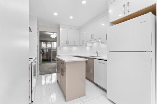 125-8655 King George Boulevard, Surrey, BC 