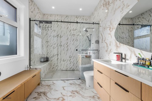 15496 22 Avenue, Surrey, BC 