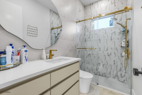 15496 22 Avenue, Surrey, BC 