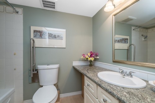 112-15275 19 Avenue, Surrey, BC 