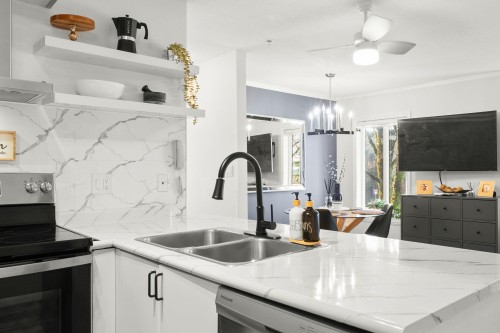 201-12110 80 Avenue, Surrey, BC 