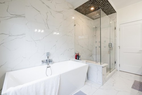 17825 Barnston Drive E, Surrey, BC 