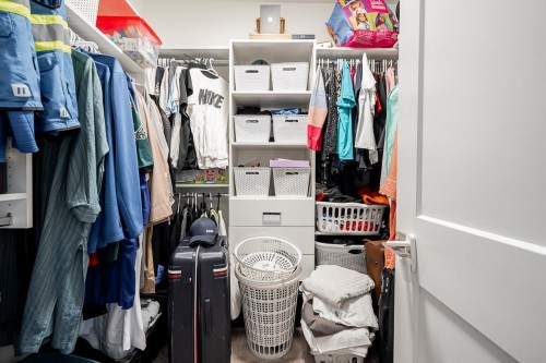 17825 Barnston Drive E, Surrey, BC 