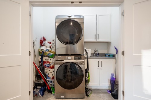 17825 Barnston Drive E, Surrey, BC 