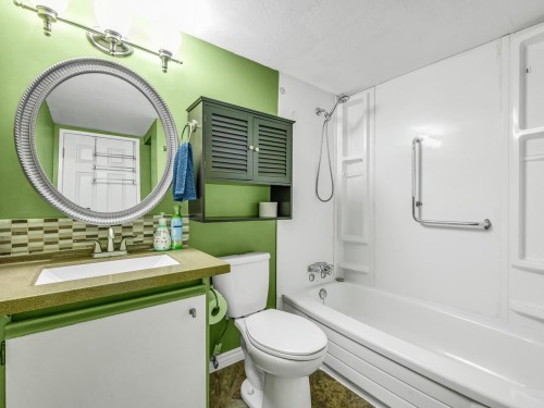 211-10157 University Drive, Surrey, BC 