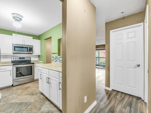 211-10157 University Drive, Surrey, BC 