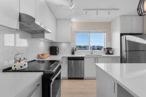 404-15785 Croydon Drive, Surrey, BC 