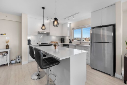 404-15785 Croydon Drive, Surrey, BC 