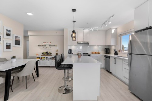 404-15785 Croydon Drive, Surrey, BC 