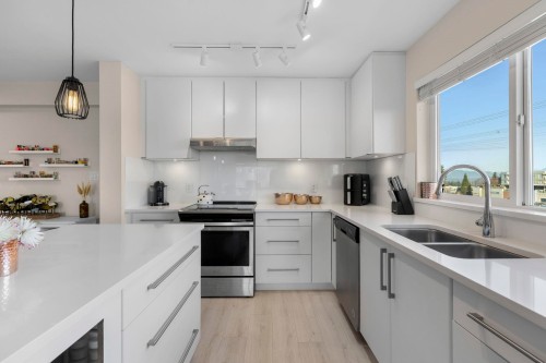 404-15785 Croydon Drive, Surrey, BC 