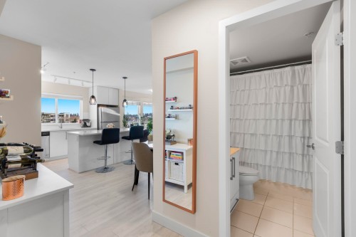 404-15785 Croydon Drive, Surrey, BC 