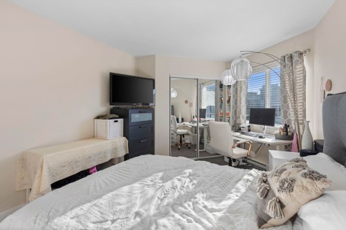 404-15785 Croydon Drive, Surrey, BC 