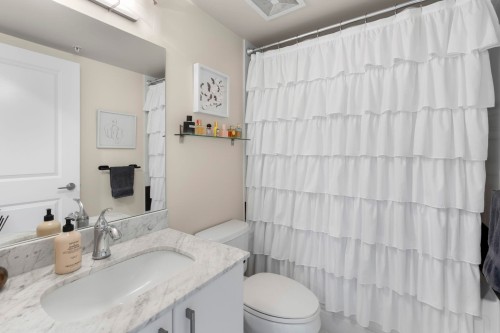 404-15785 Croydon Drive, Surrey, BC 