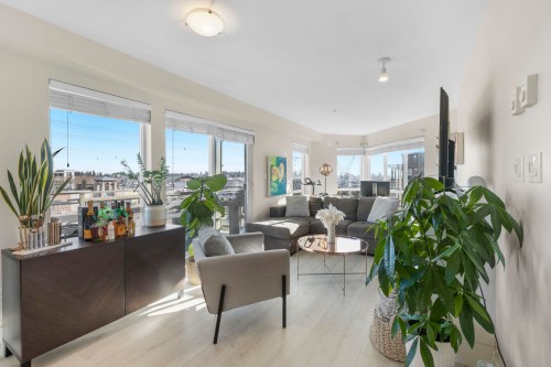 404-15785 Croydon Drive, Surrey, BC 