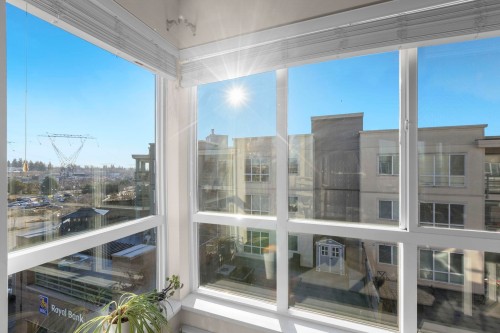 404-15785 Croydon Drive, Surrey, BC 