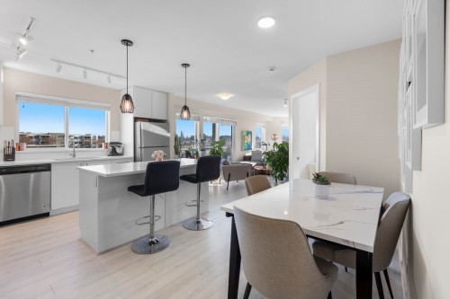 404-15785 Croydon Drive, Surrey, BC 