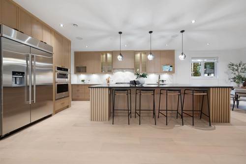 13915 Blackburn Avenue  White Rock, BC V4B 2Z3