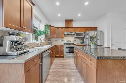 6956 208 Street, Langley, BC 