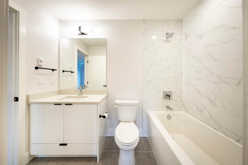 204-20061 Fraser Highway, Langley, BC 