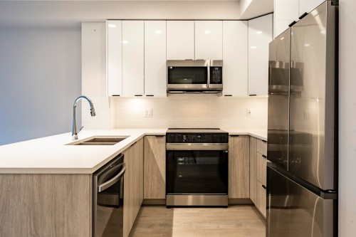 204-20061 Fraser Highway, Langley, BC 