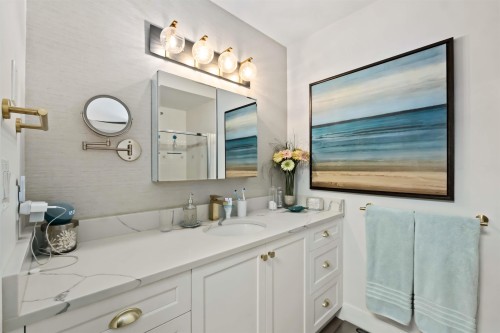 202-1488 Merklin Street, White Rock, BC 