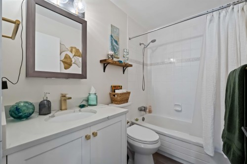 202-1488 Merklin Street, White Rock, BC 