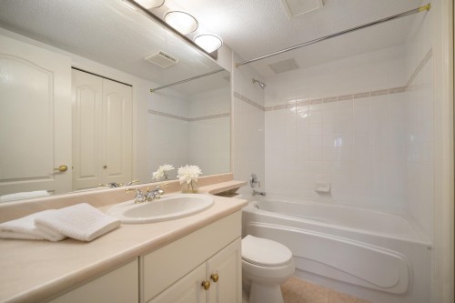 205-1929 154 Street, Surrey, BC 