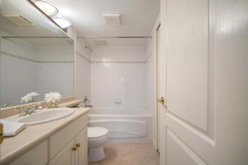 205-1929 154 Street, Surrey, BC 