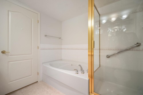 205-1929 154 Street, Surrey, BC 