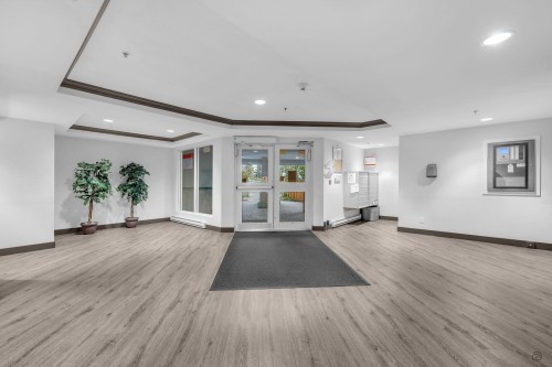 206-10533 University Drive, Surrey, BC 