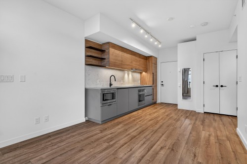 102-13428 105 Avenue, Surrey, BC 