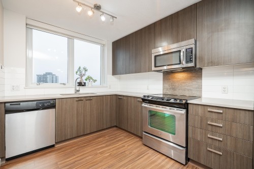 2709-13325 102a Avenue  Surrey, BC V3T 0J5