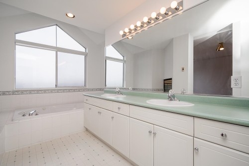 17072 103 Avenue, Surrey, BC 