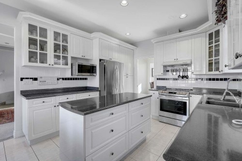 13761 59A Avenue, Surrey, BC 