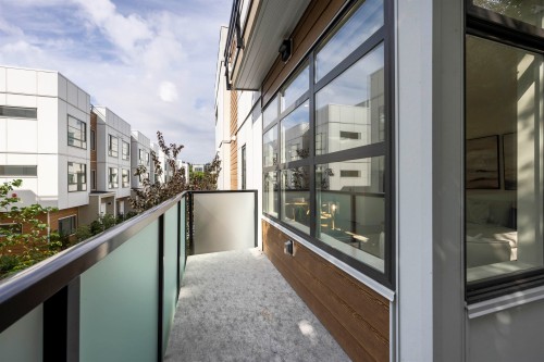 21-6328 King George Boulevard, Surrey, BC 