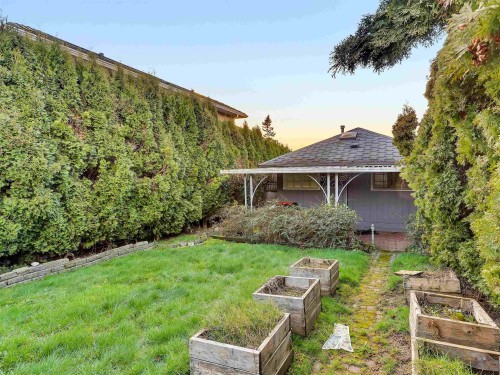 852 Stevens Street, White Rock, BC 