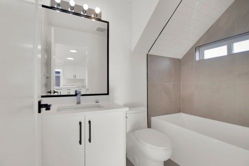 102-16058 9A Avenue, Surrey, BC 