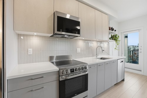 604-10777 138 Street, Surrey, BC 