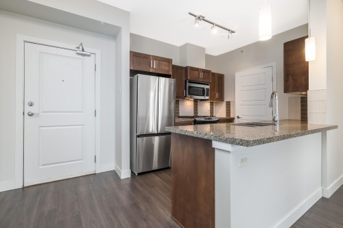 405-20058 Fraser Highway, Langley, BC 