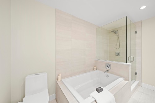 209-13585 16 Avenue, Surrey, BC 