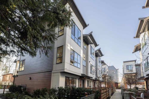 60-7177 194A Street, Surrey, BC 