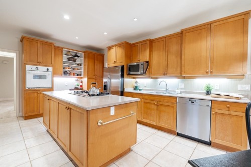 12570 18 Avenue, Surrey, BC 